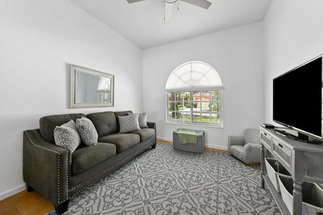 Residence photo 17