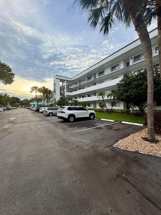 Unit 214 photo 3