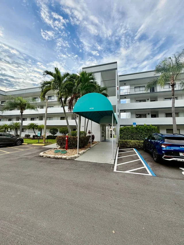 Unit 214 photo 5