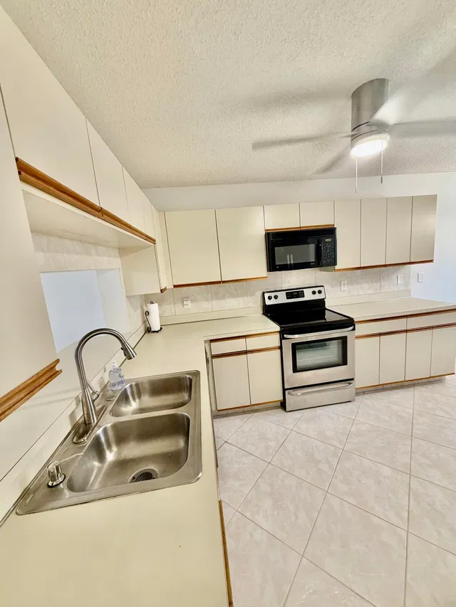 Unit 214 photo 19