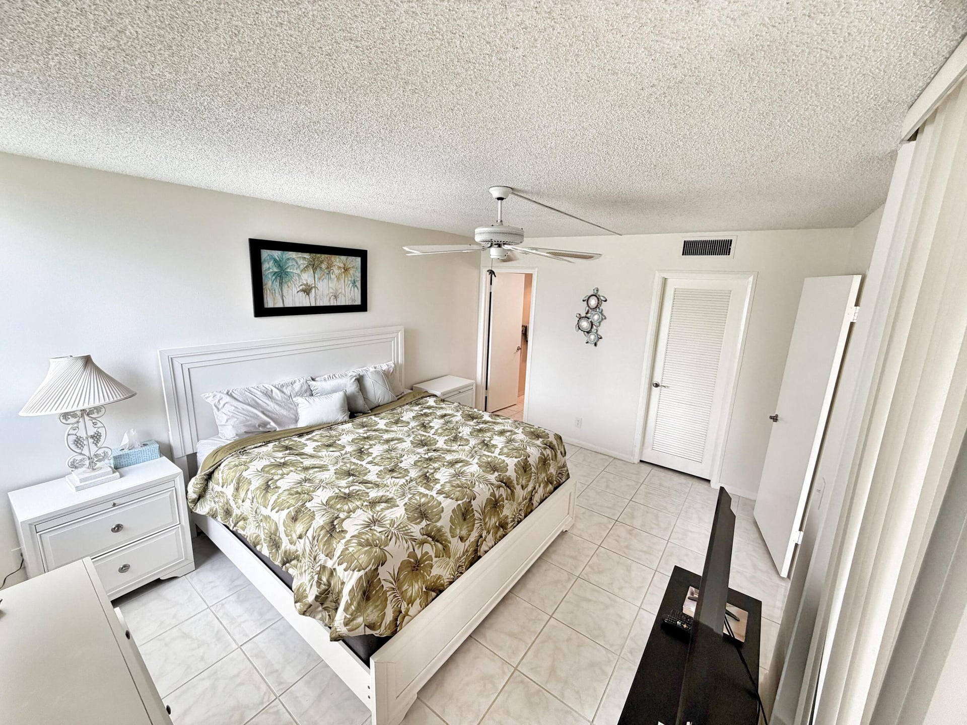 Unit 102 photo 5
