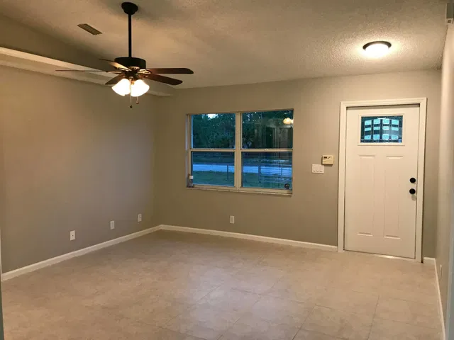 Residence photo 3
