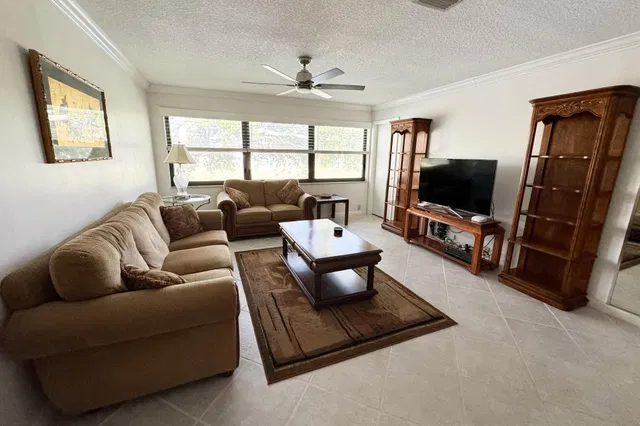Residence photo 6