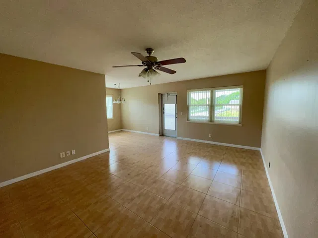Residence photo 3