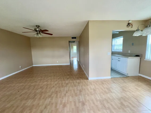 Residence photo 6