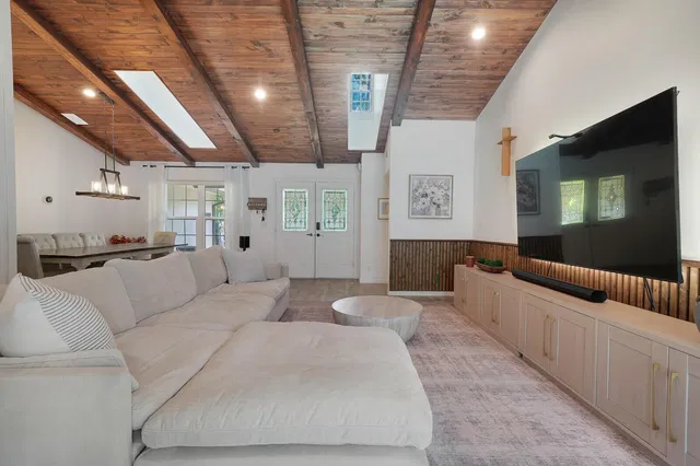 Residence photo 3