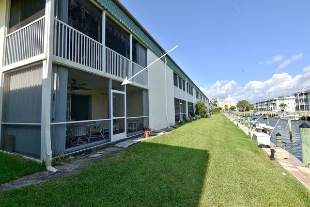 Unit 101 photo 3