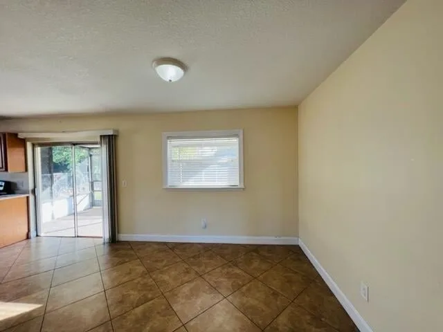  Residence photo 4