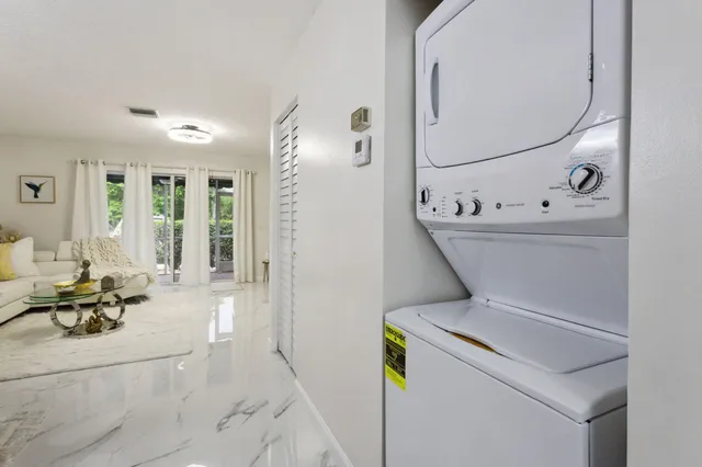 Residence photo 6
