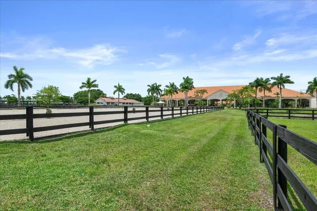Residence photo 5