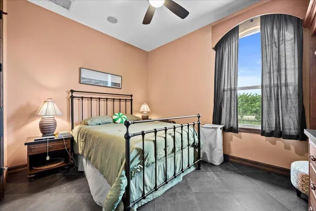 Residence photo 49