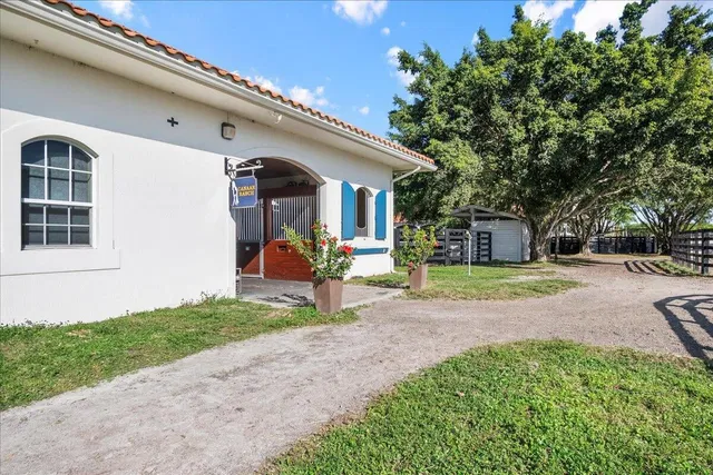 Residence photo 76