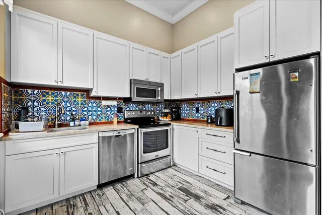 Residence photo 94