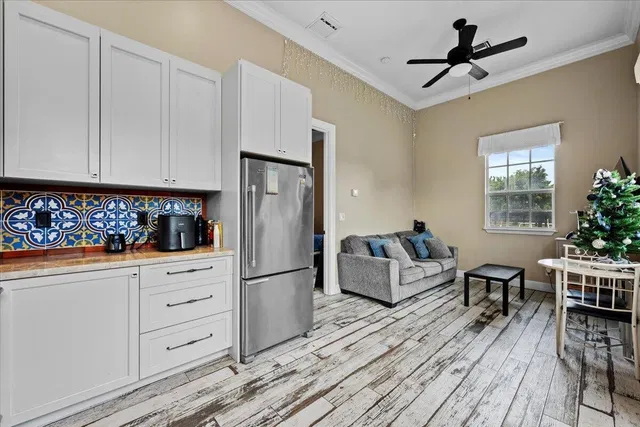 Residence photo 95