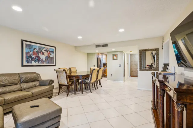  Residence photo 12