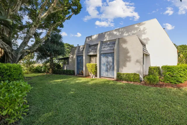  Residence photo 30