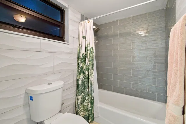 Unit 250 photo 12