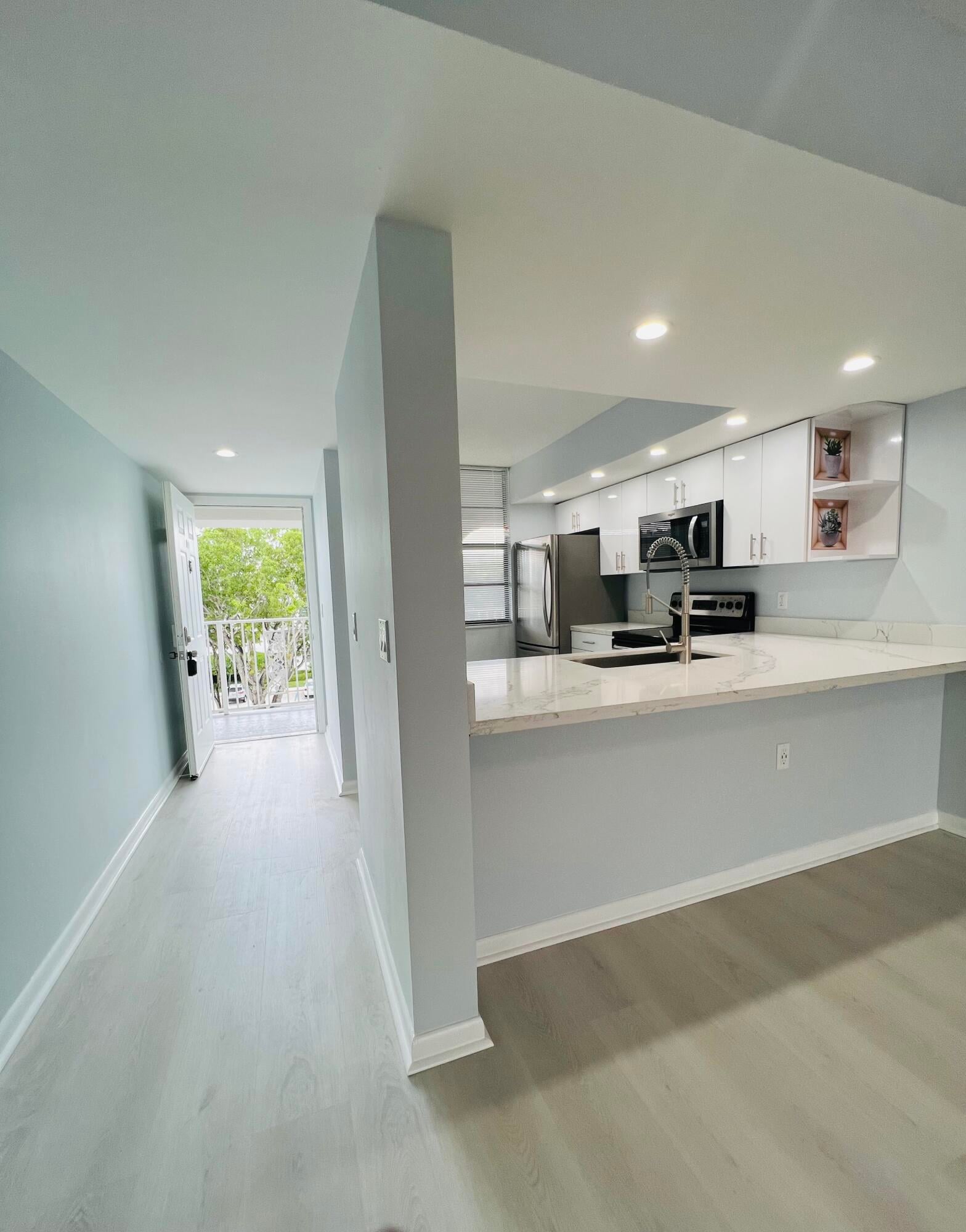 Unit 404 photo 6