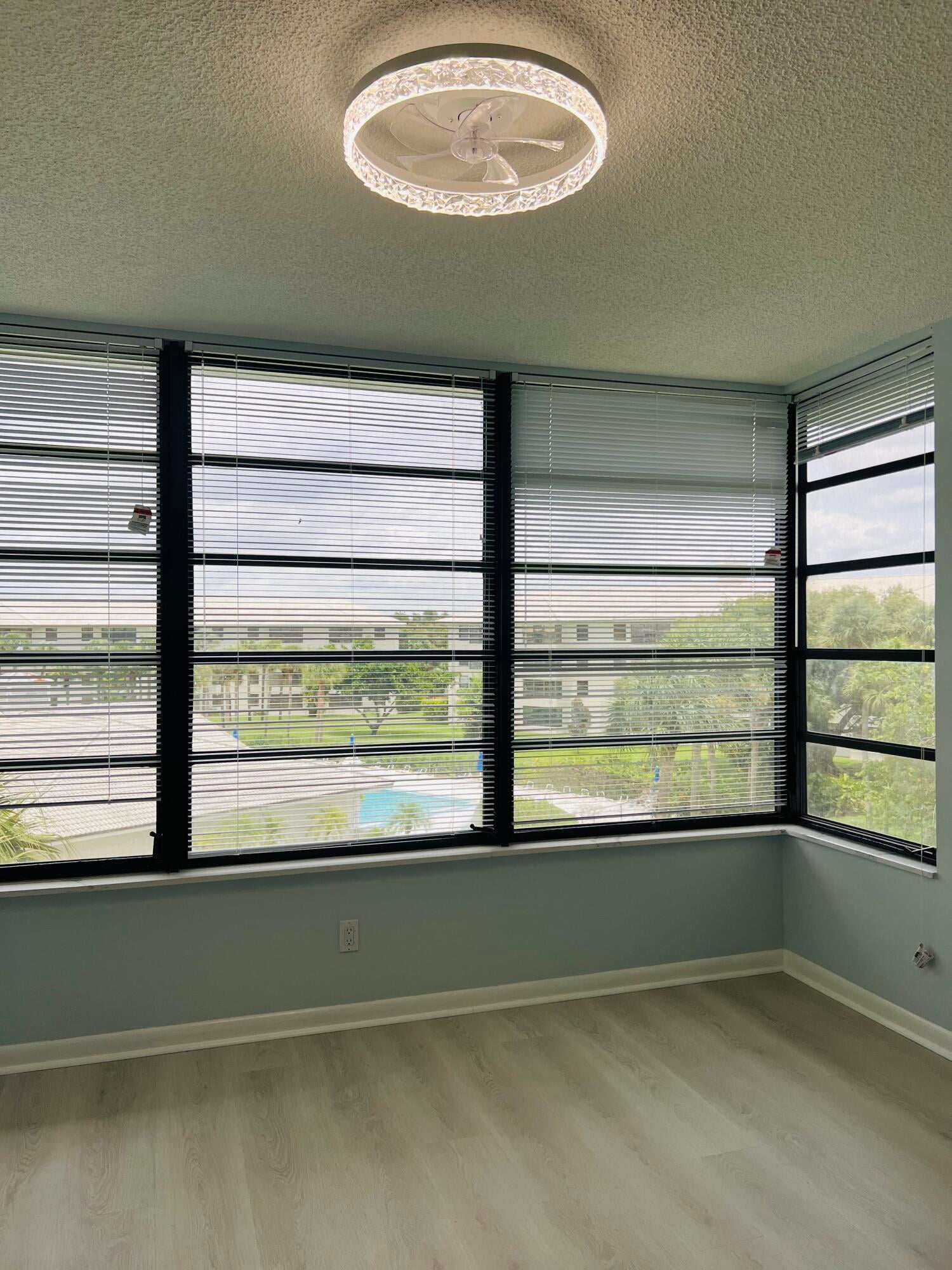 Unit 404 photo 14