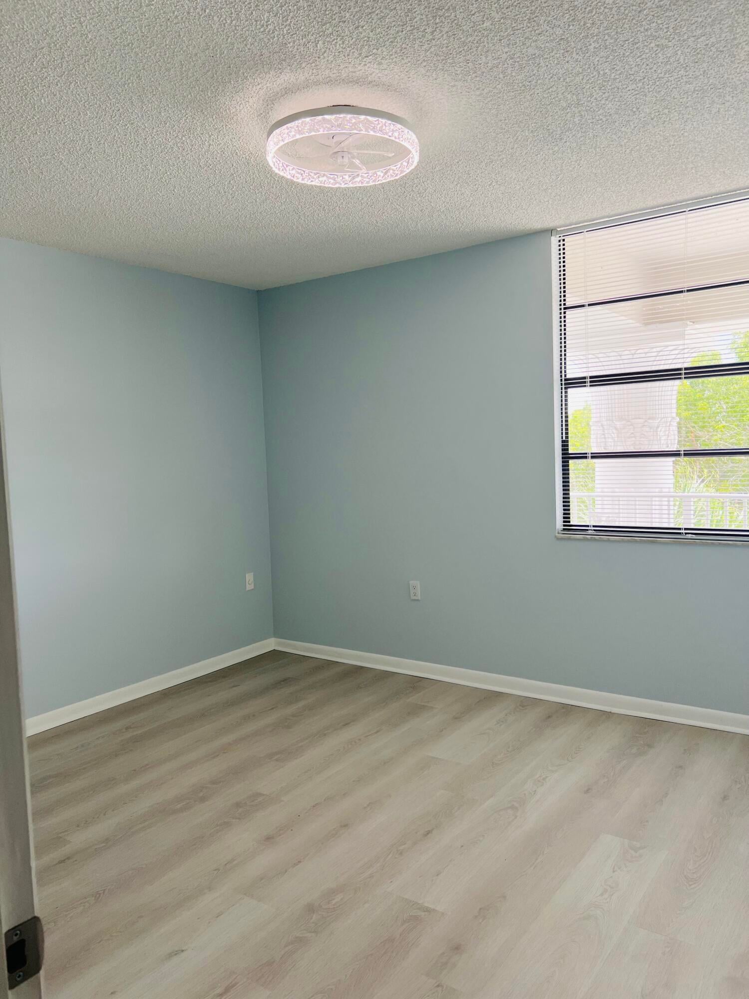Unit 404 photo 26