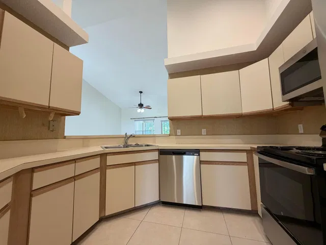  Residence photo 4