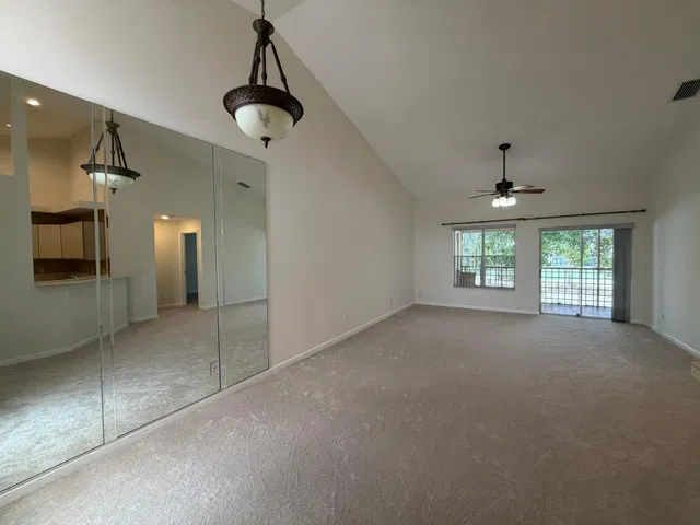  Residence photo 6