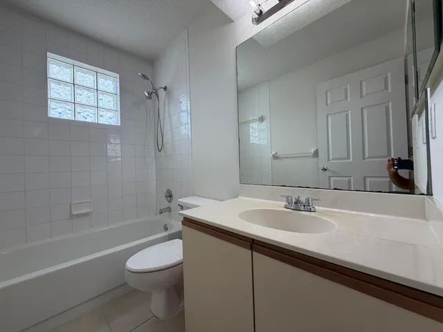  Residence photo 8