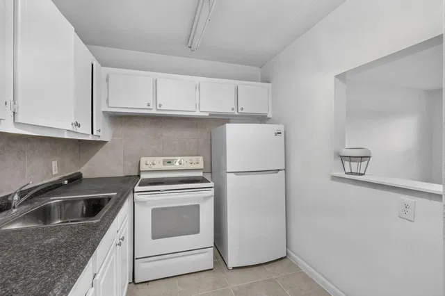 Unit 210 photo 6