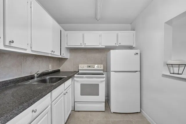 Unit 210 photo 9