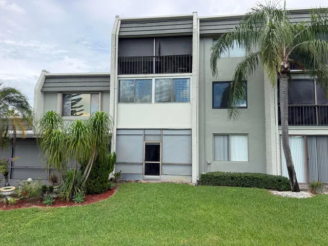 Unit 208 photo 6