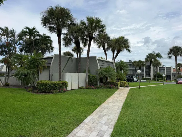 Unit 208 photo 8