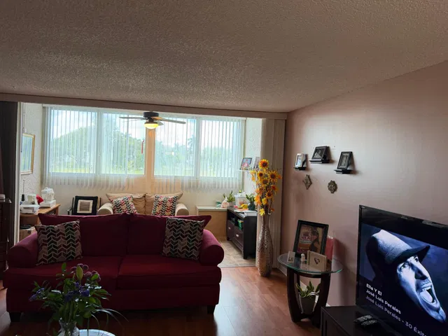 Unit 208 photo 9
