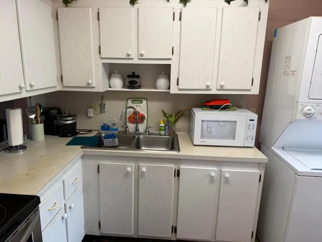 Unit 208 photo 14