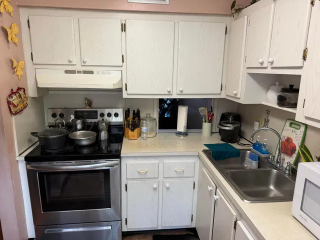 Unit 208 photo 15