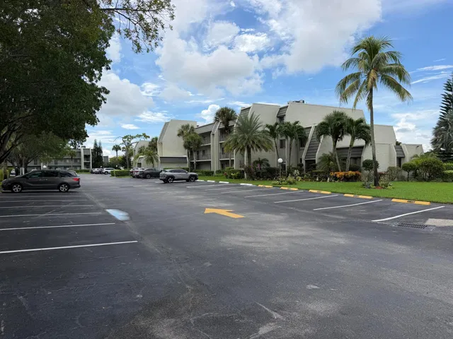 Unit 208 photo 41