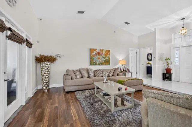 Residence photo 9