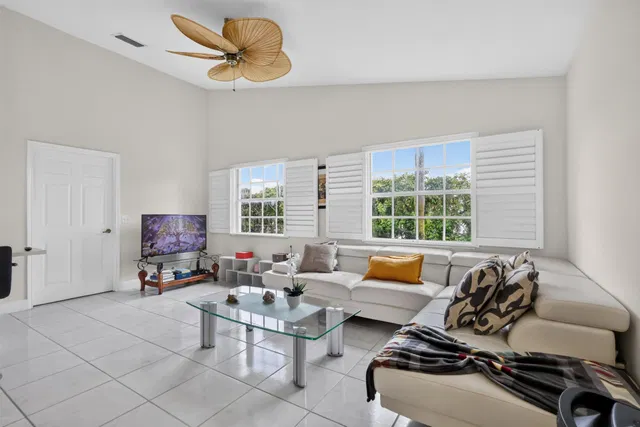 Residence photo 22