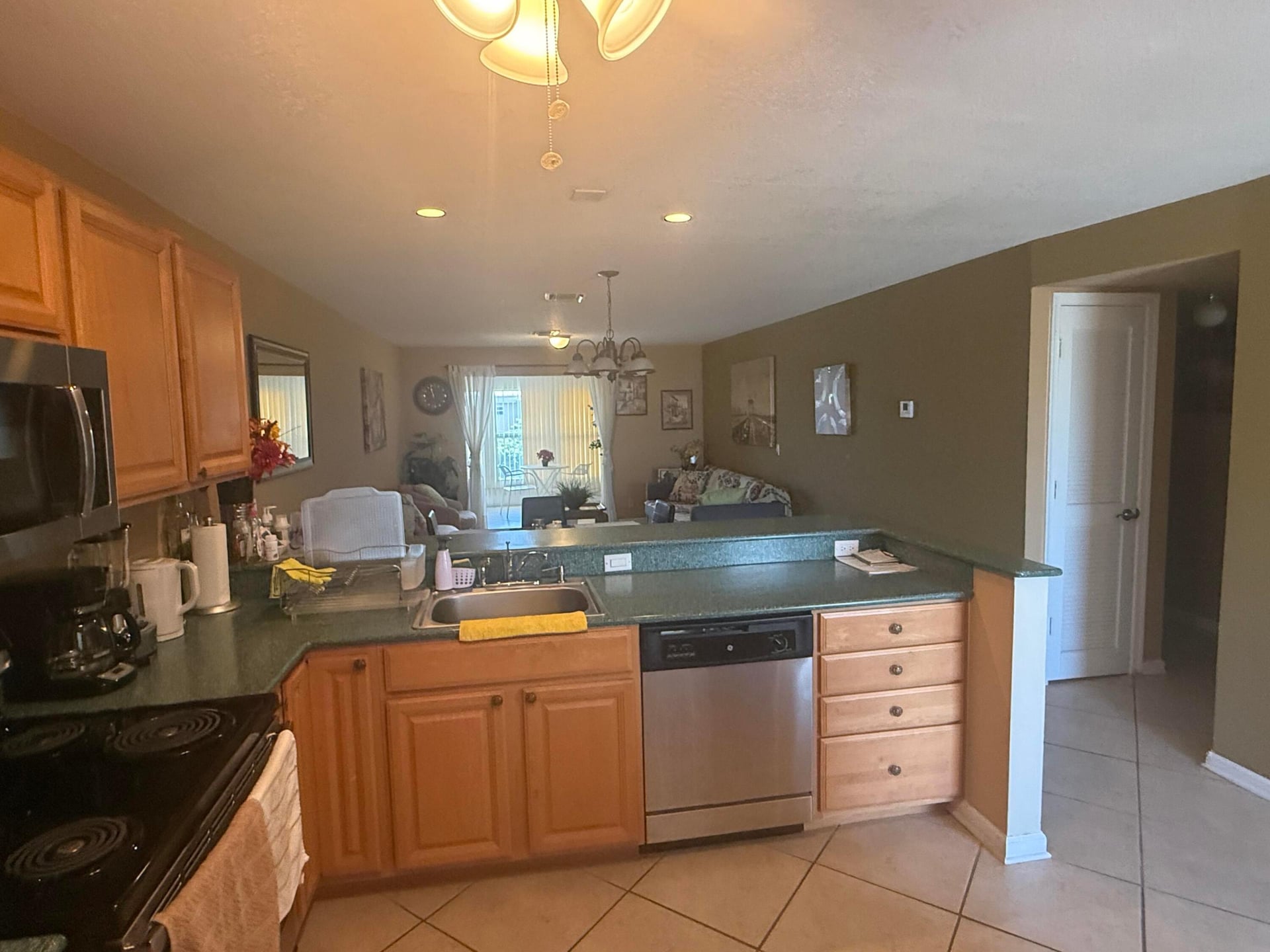 Unit 404 photo 4
