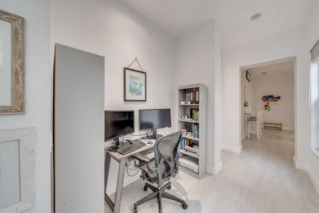  Residence photo 8
