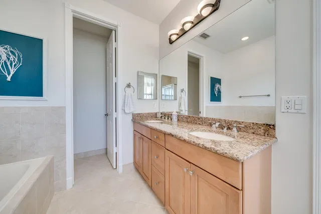  Residence photo 23