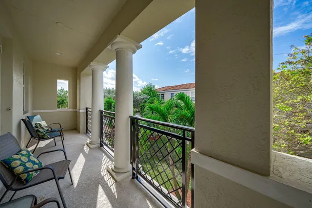  Residence photo 33