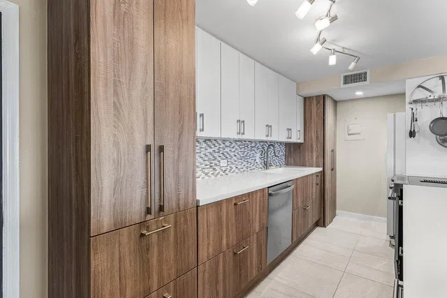  Unit 506 photo 9