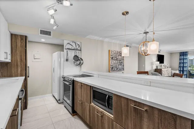  Unit 506 photo 10