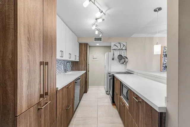  Unit 506 photo 15