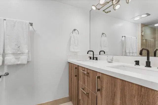  Unit 506 photo 21