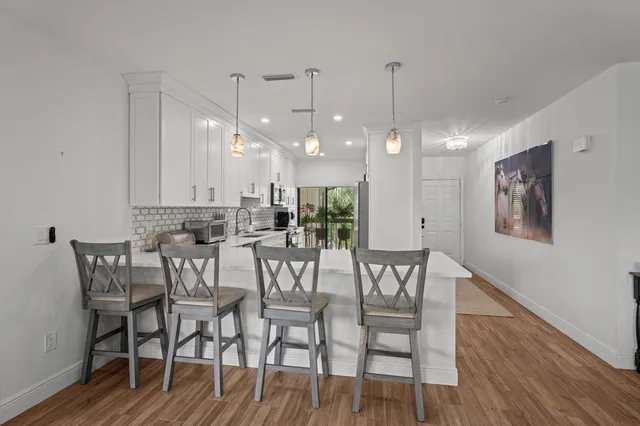Unit 203 photo 9