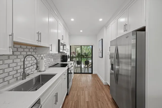 Unit 203 photo 11
