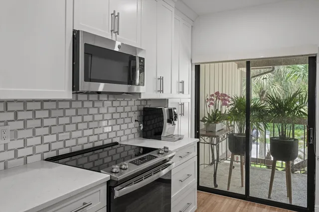 Unit 203 photo 12