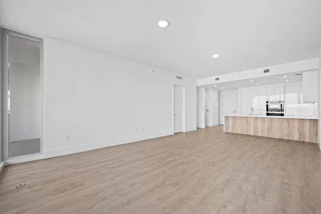 Nautilus 220 Unit 813 photo 7