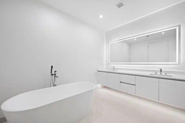 Nautilus 220 Unit 813 photo 12